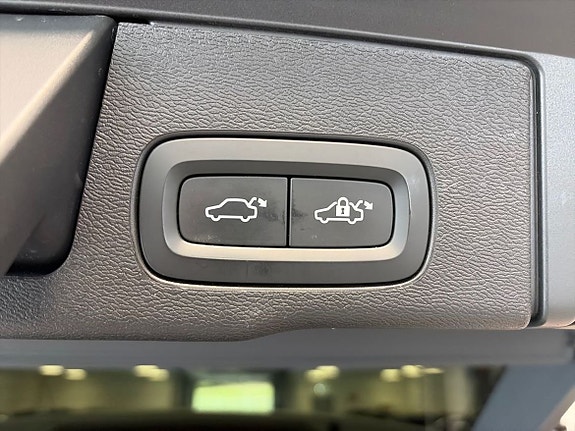 Volvo XC60 25 of 29