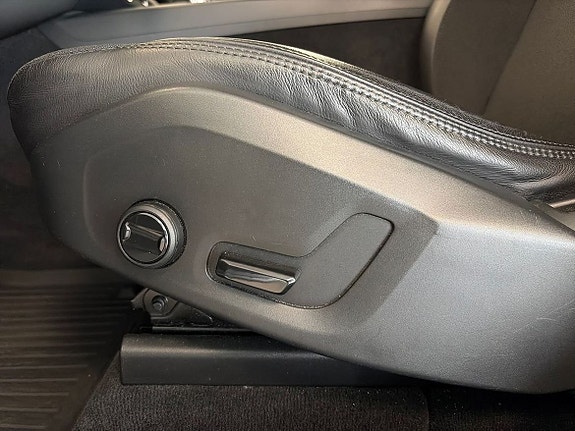 Volvo XC60 10 of 29