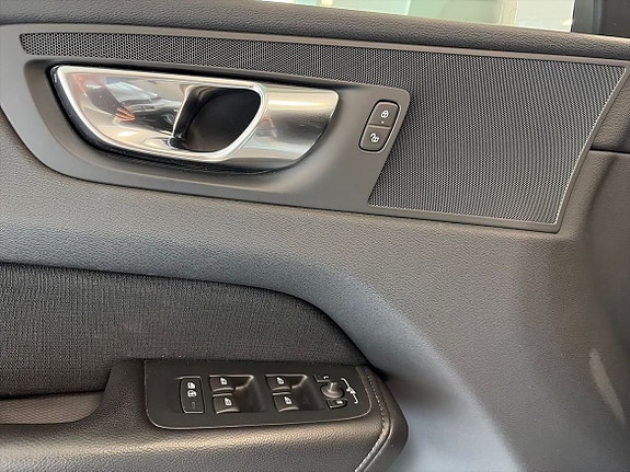 Volvo XC60 14 of 29