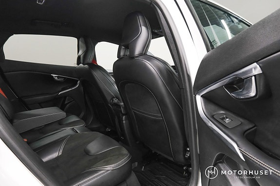 Volvo V40 11 of 25
