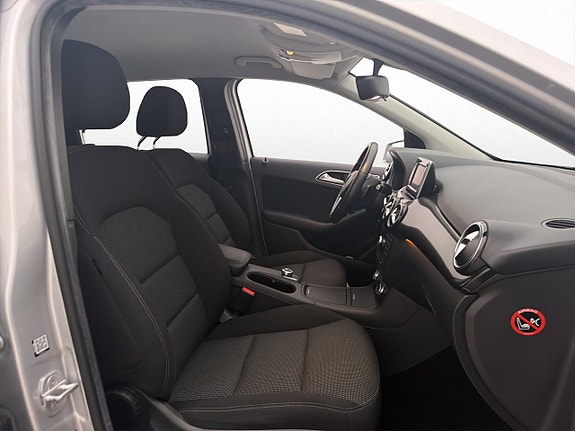 Mercedes-Benz B180 12 of 30