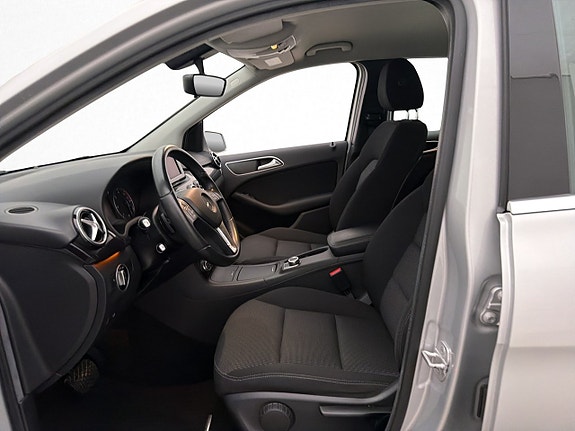 Mercedes-Benz B180 11 of 30