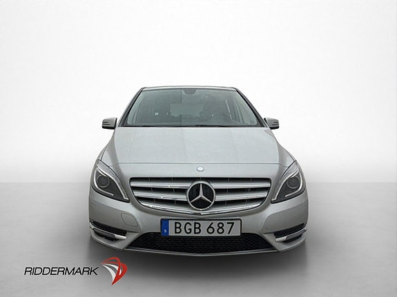 Mercedes-Benz B180 2 of 30
