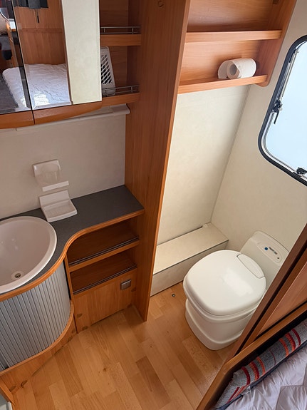 Adria 542 ut 9 of 11