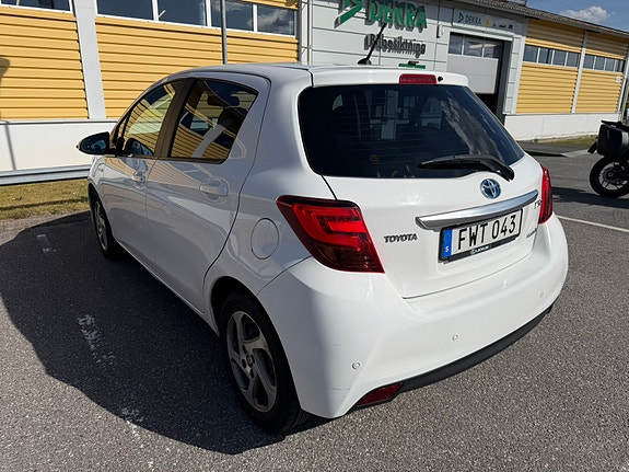 Toyota Yaris 4 of 10