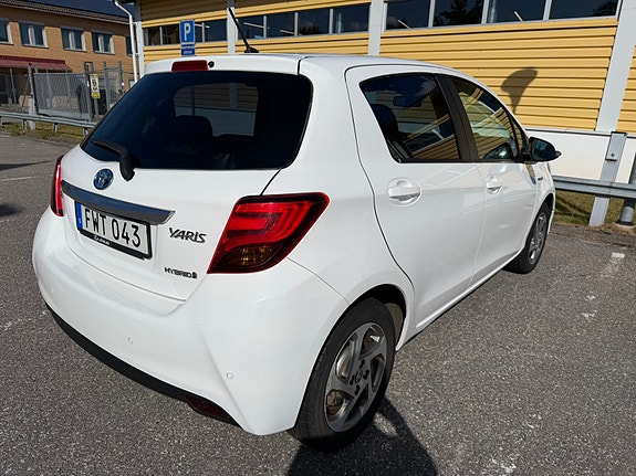 Toyota Yaris 3 of 10