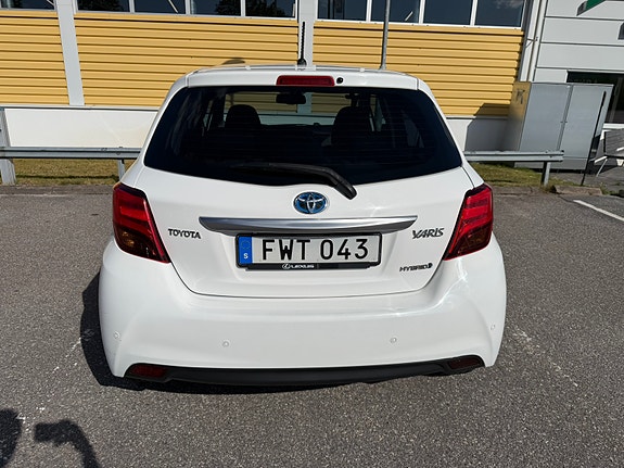 Toyota Yaris 5 of 10