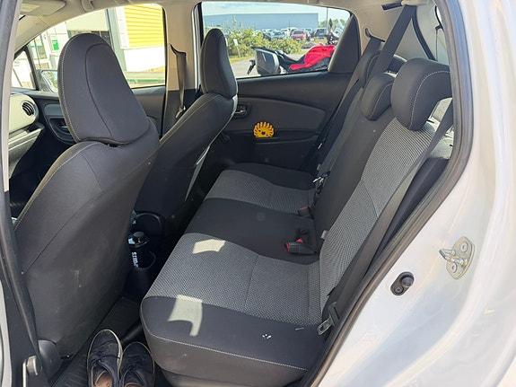 Toyota Yaris 10 of 10