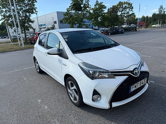 Toyota Yaris 2 of 10