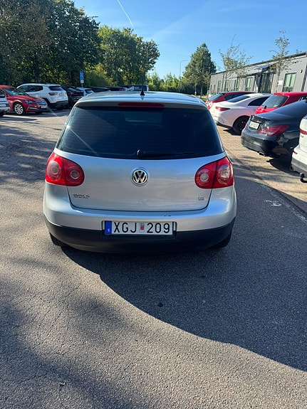 Volkswagen Golf V 3 of 7