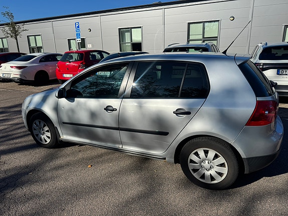 Volkswagen Golf V 2 of 7