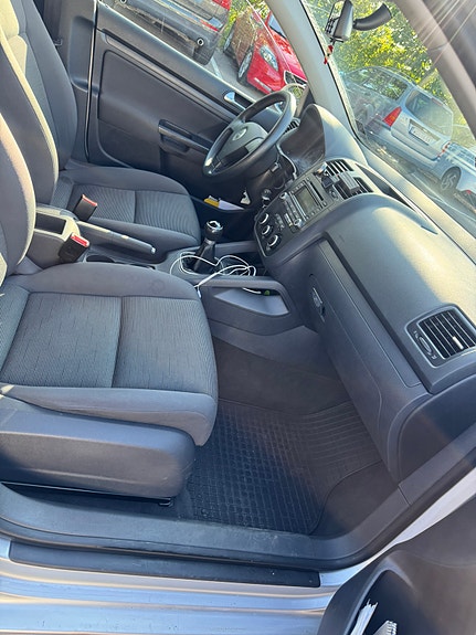 Volkswagen Golf V 5 of 7