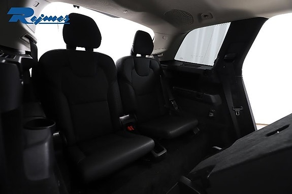 Volvo XC90 11 of 28
