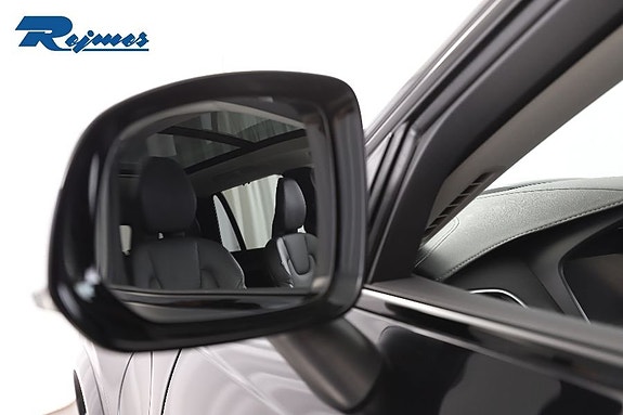 Volvo XC90 14 of 28