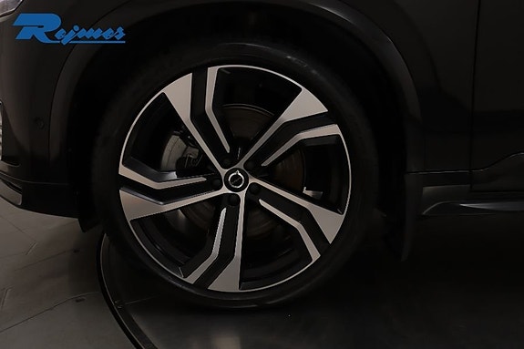 Volvo XC90 18 of 28