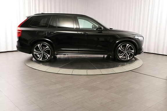 Volvo XC90 2 of 28