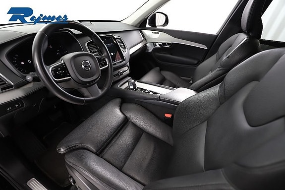 Volvo XC90 8 of 28