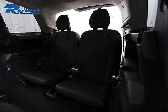 Volvo XC90 12 of 28