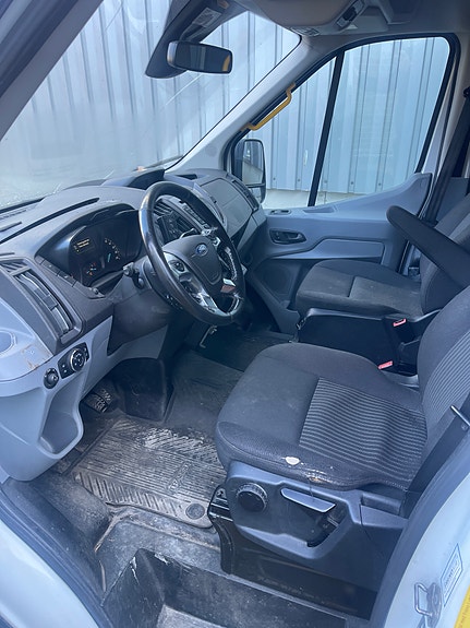 Ford Transit 6 of 6