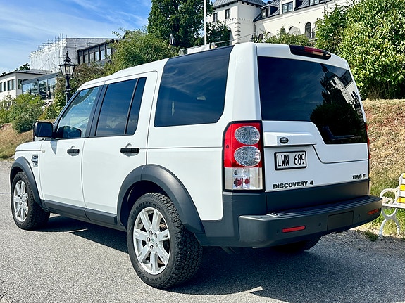 Land Rover Discovery 4 2 of 18