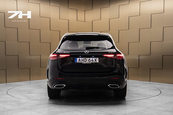Mercedes-Benz GLC300 e 4 of 21