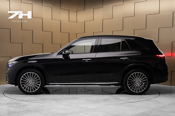 Mercedes-Benz GLC300 e 2 of 21