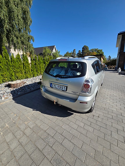 Toyota Corolla Verso 3 of 7