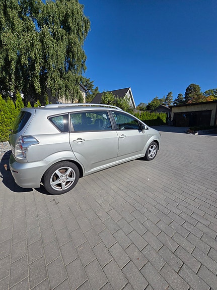 Toyota Corolla Verso 5 of 7