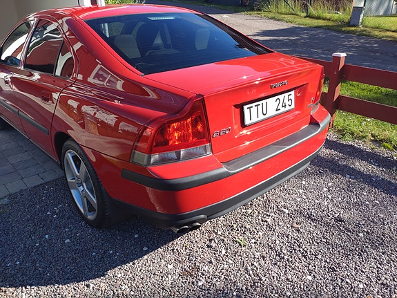 Volvo S60 2 of 7