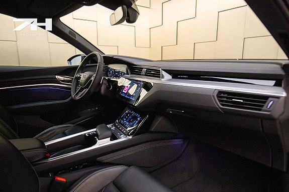 Audi Q8 e-tron 16 of 23