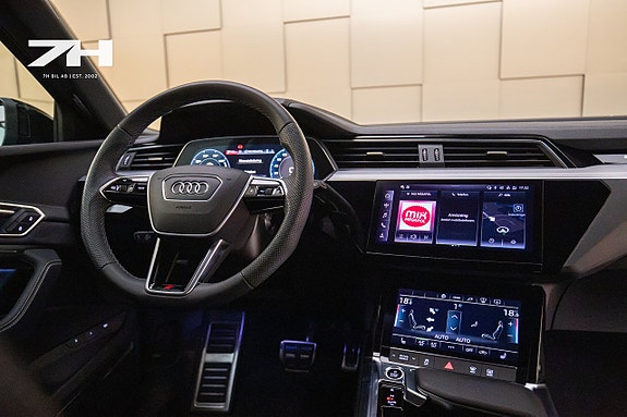 Audi Q8 e-tron 14 of 23