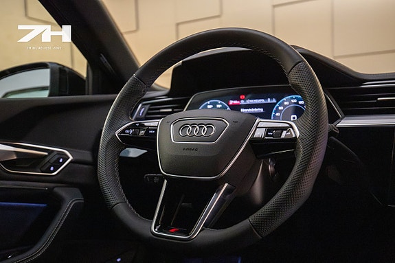 Audi Q8 e-tron 11 of 23