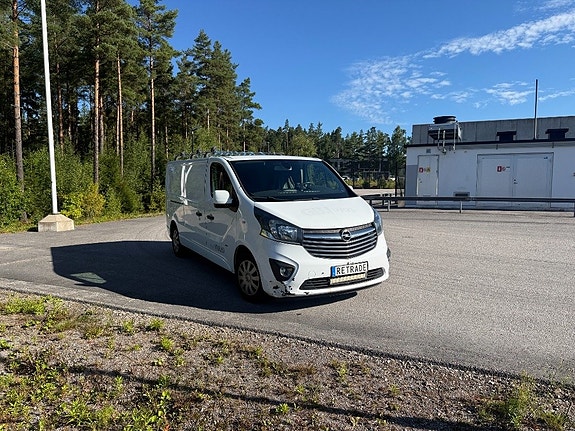 Opel Vivaro 2 of 5