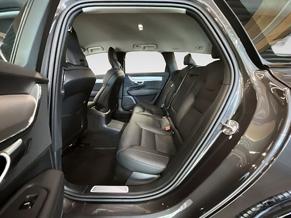Volvo V90 10 of 16