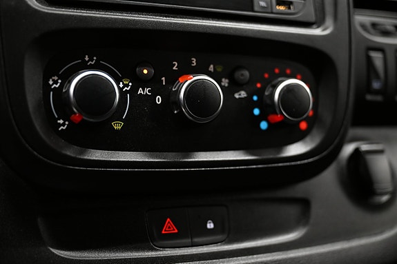 Renault Trafic 23 of 26