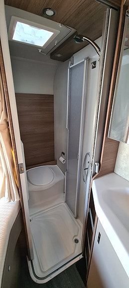 Knaus 550 MF Van Ti Vansation 11 of 12