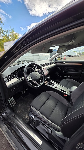 Volkswagen Passat Alltrack 3 of 6
