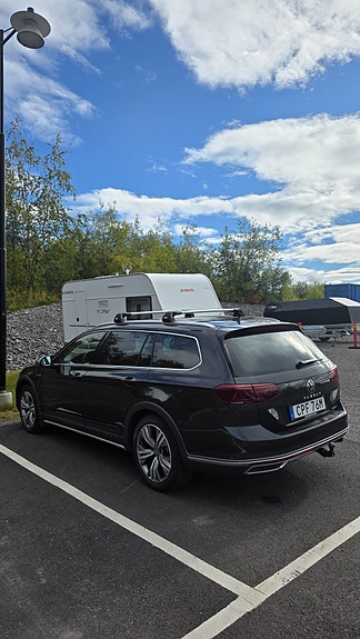 Volkswagen Passat Alltrack 2 of 6