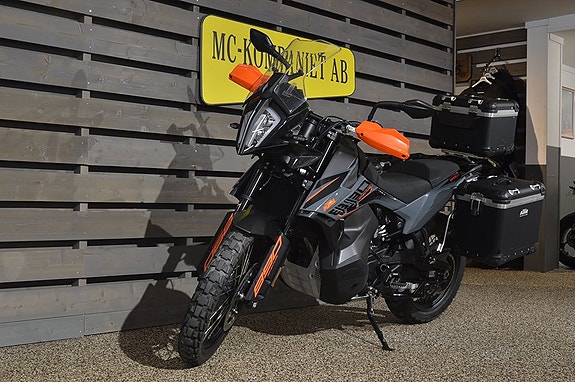 KTM 890 Adventure 5 of 6