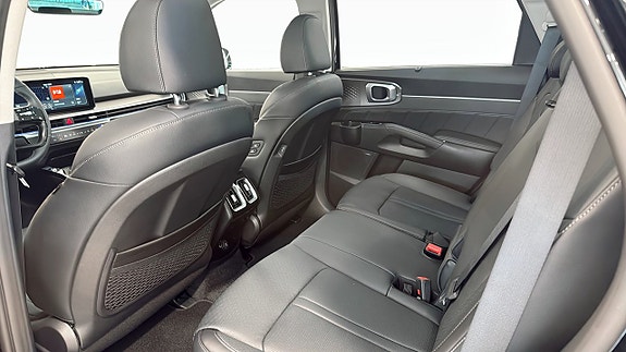 Kia Sorento 9 of 12