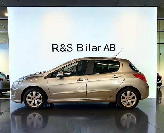 Peugeot 308 8 of 14