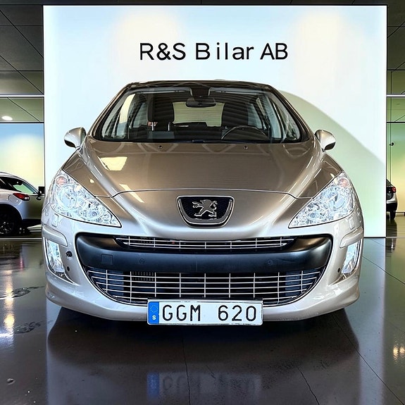 Peugeot 308 2 of 14