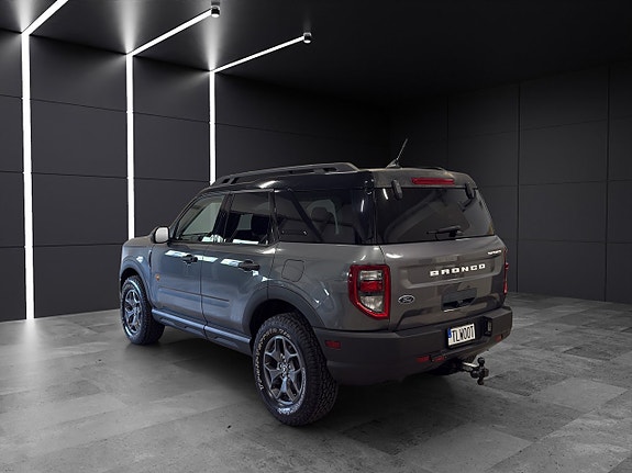 Ford Bronco 4 of 19