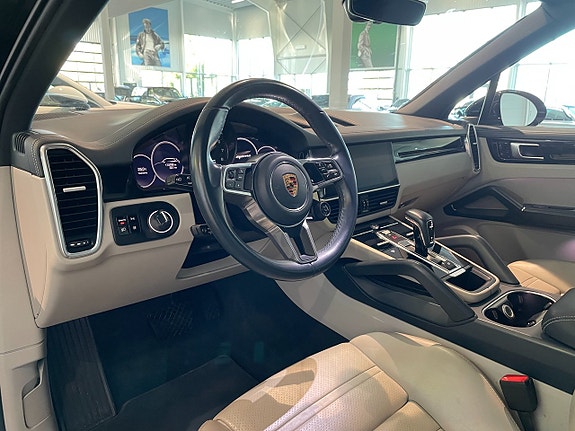 Porsche Cayenne 12 of 21