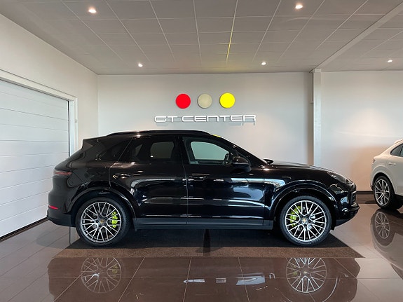 Porsche Cayenne 2 of 21