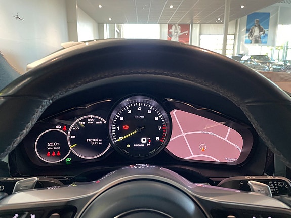 Porsche Cayenne 13 of 21