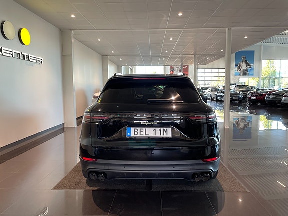 Porsche Cayenne 8 of 21