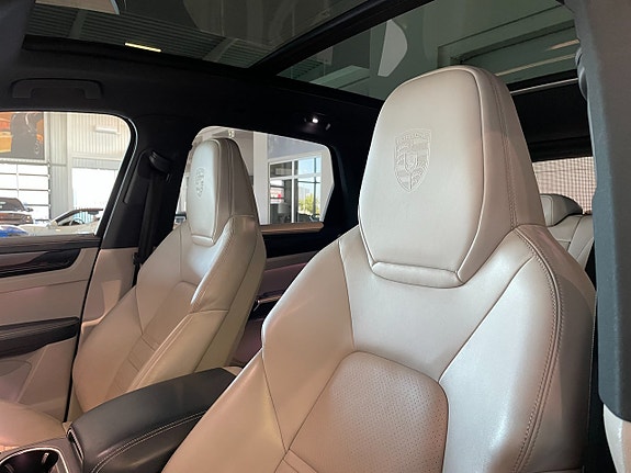 Porsche Cayenne 11 of 21