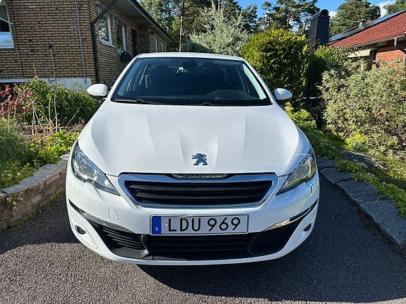 Peugeot 308 SW 3 of 4