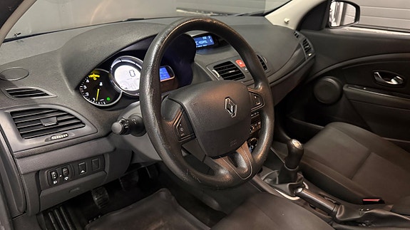 Renault Megane 12 of 23